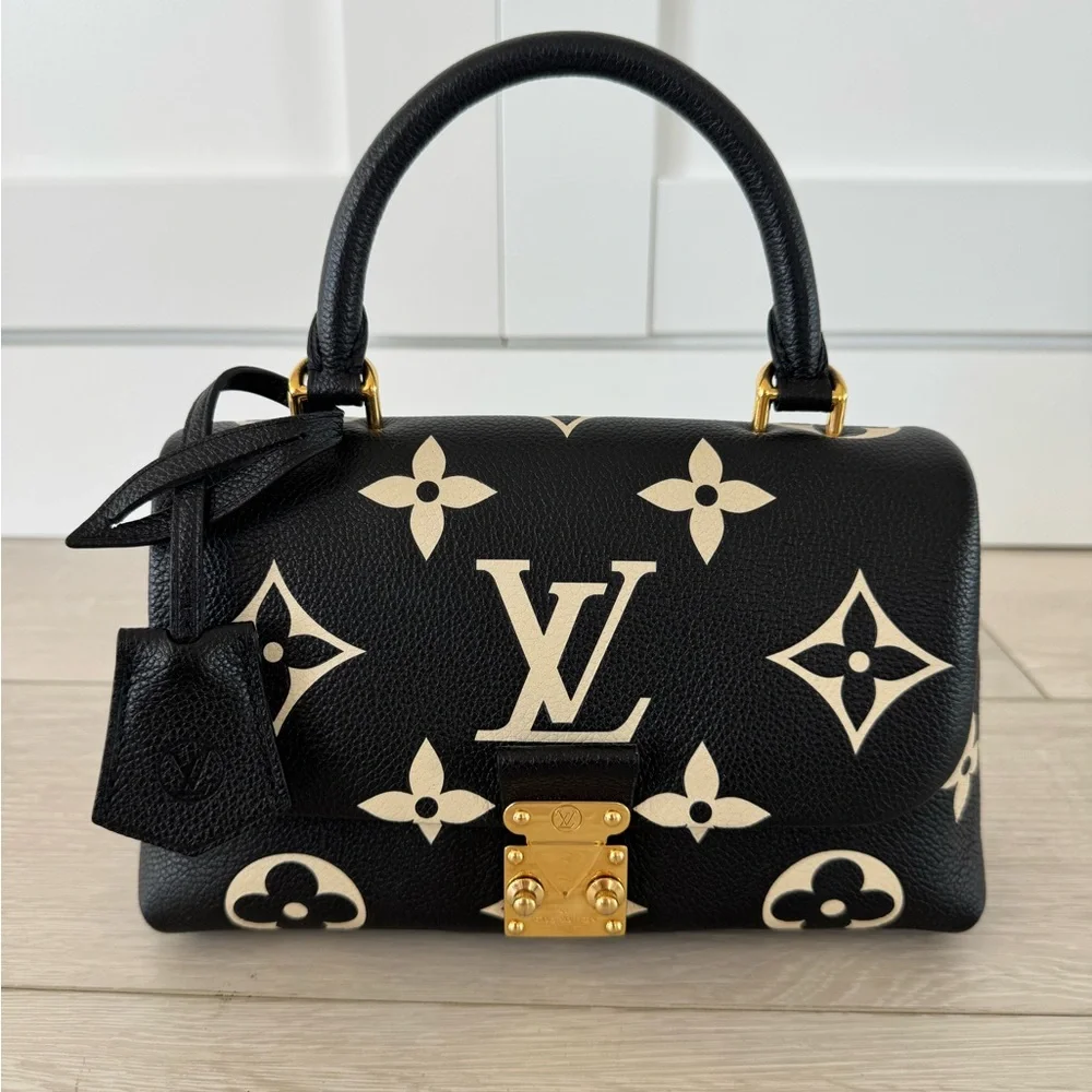 LOUIS VUITTON
Empreinte Monogram Giant Madeleine BB Black Beige - Picture 2 of 8